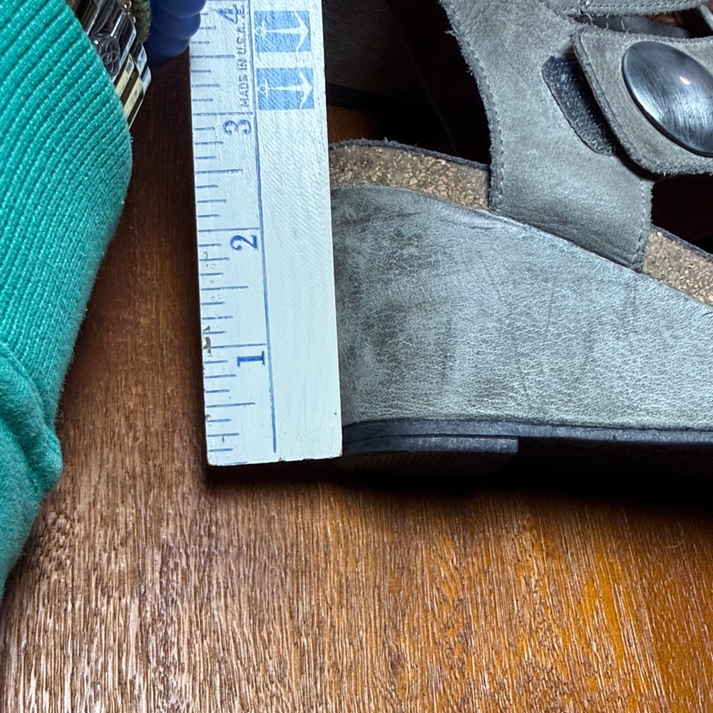 Taos Stylish Gray Sandals - Picture 11 of 11